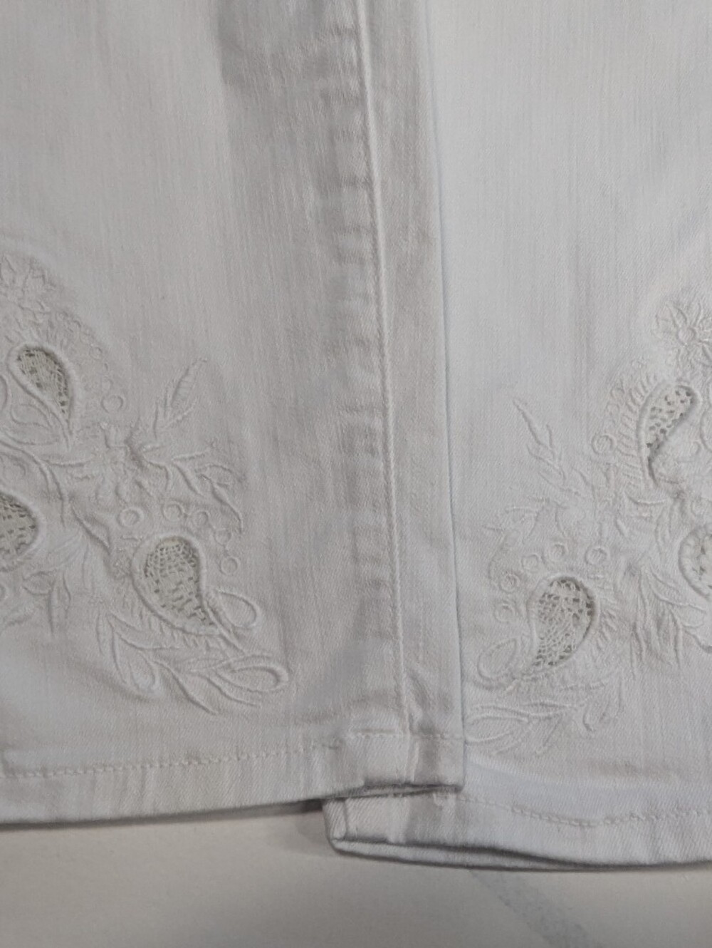 NYDJ Clarissa Embroidered Ankle Stretch White Denim Jeans Lift Tuck Tech Sz 6 - Picture 2 of 8
